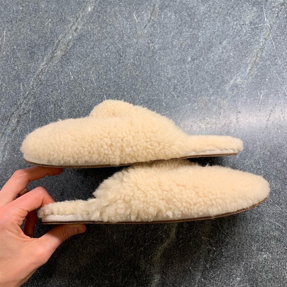 UGG Fluffy Slippers - Picture 7 of 7